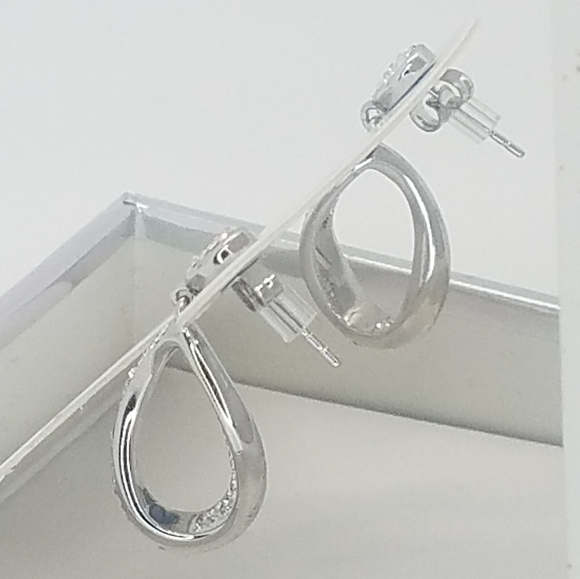 📌SOLD📌 CHRYSTINA EARRINGS💙 - Picture 4 of 9